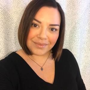 Meet your Posher, Dennise